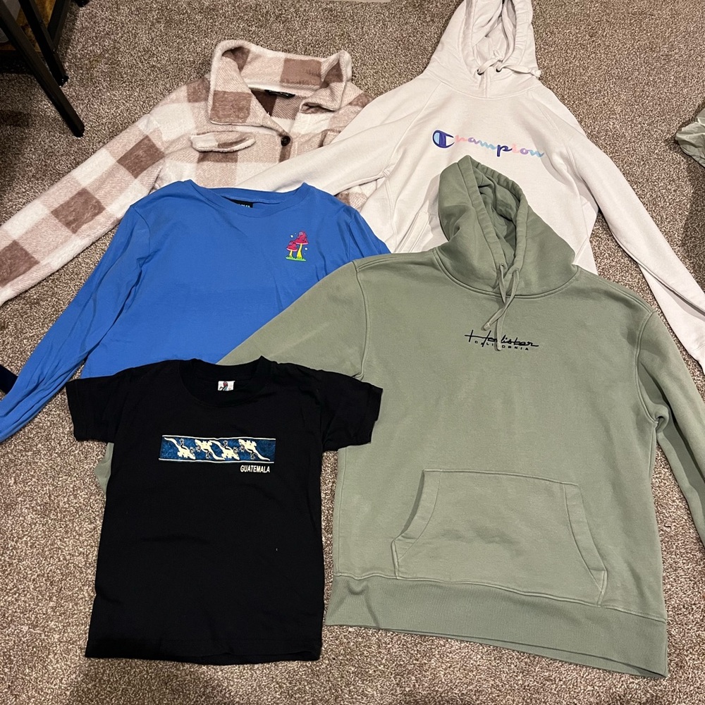 Bundle of 36 Various Pieces of Womens Clothing